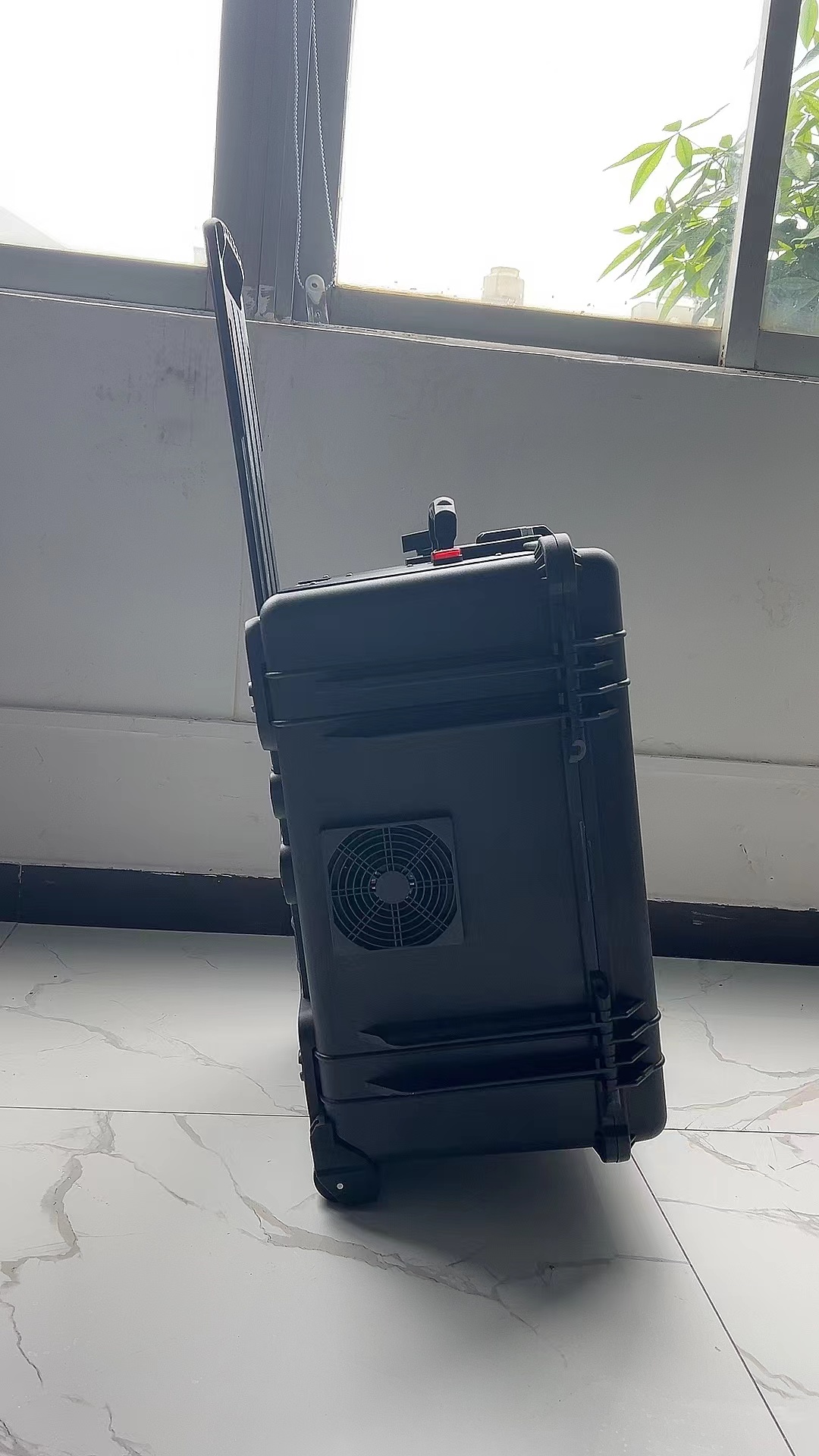 安定手拉箱型移动通信干扰器